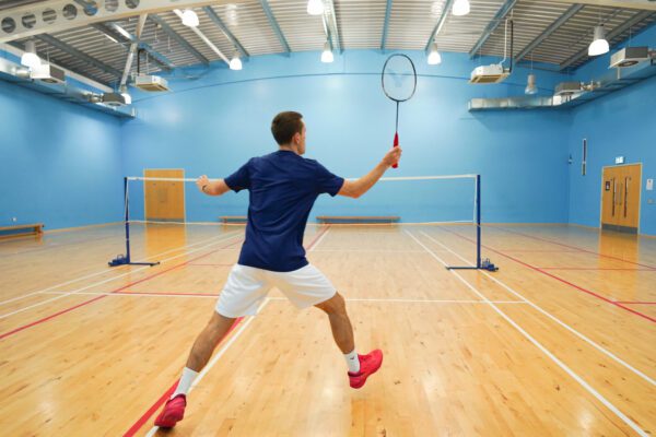 How To Hit The Perfect Forehand Drive In Badminton (Step-By-Step ...